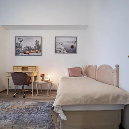 The Royal Hlavna Balcony Parking Apartment Kosice