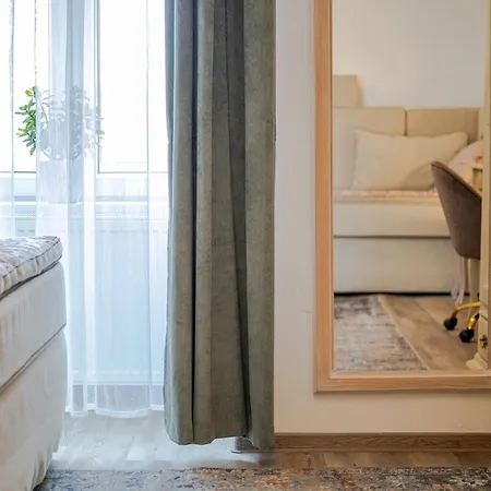 The Royal Hlavna Balcony Parking Apartment *