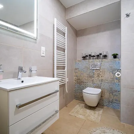 The Royal Hlavna Balcony Parking Apartment Kosice