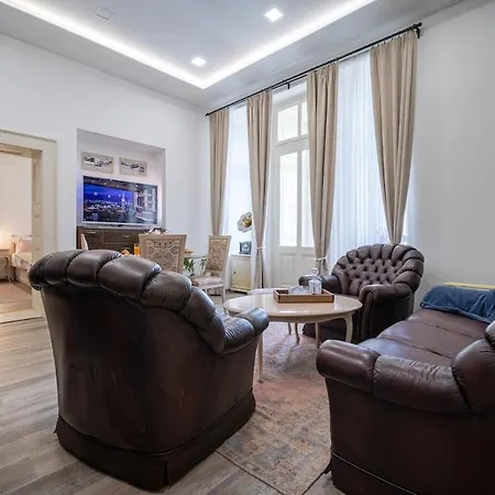 Apartment The Royal Hlavna - Balcony