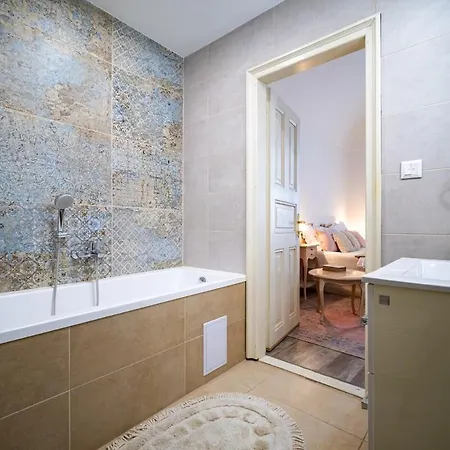 The Royal Hlavna Balcony Parking Apartment Kosice