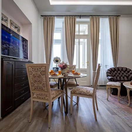 The Royal Hlavna Balcony Parking Apartment *