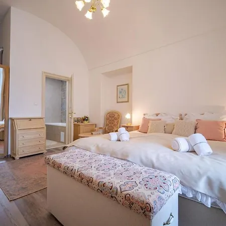 The Royal Hlavna - Balcony Apartment Kosice
