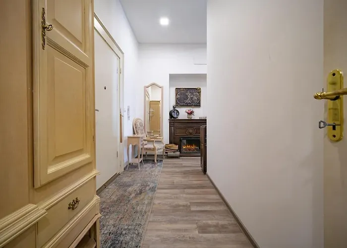 The Royal Hlavna Balcony Parking Apartmán *