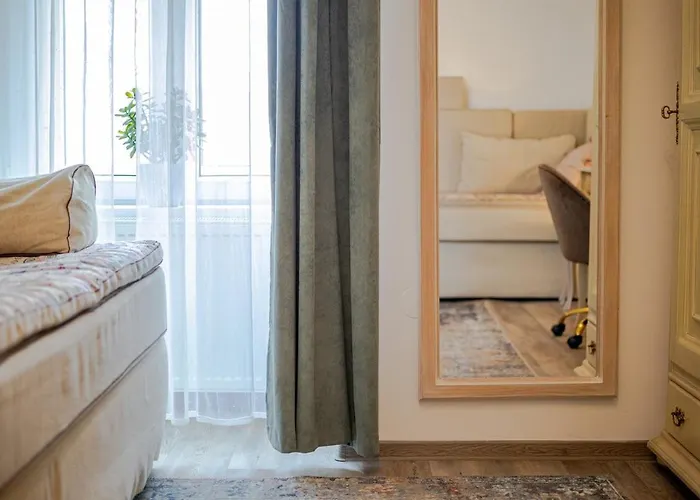 The Royal Hlavna Balcony Parking Apartmán *