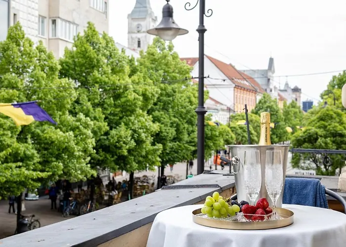 The Royal Hlavna Balcony Parking Apartmán *